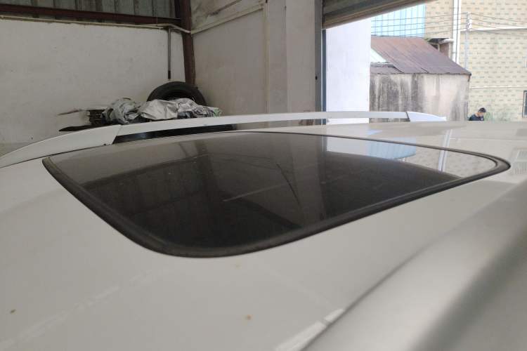 Used Honda CR-V 2015 2.4L two-wheel drive luxury version Roof