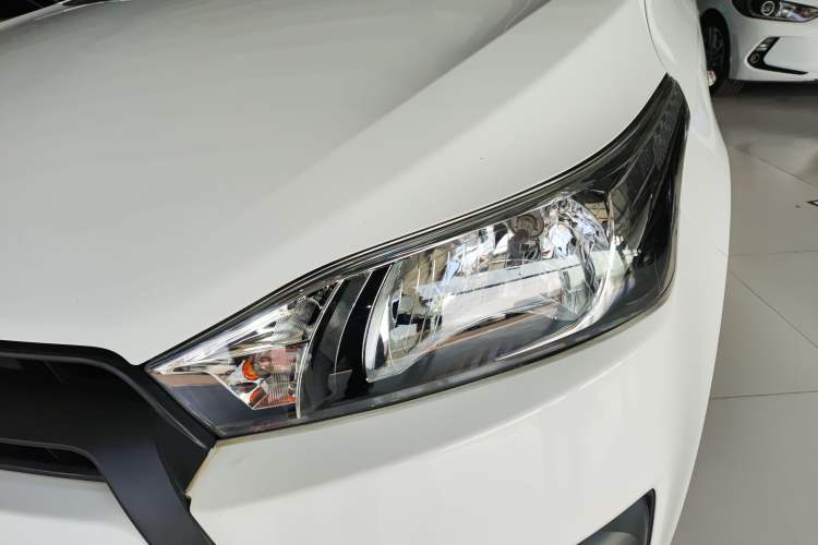 Used Toyota YARiS L Zhi Xuan 2014 1.3E Manual Charm Edition Left Front Headlight