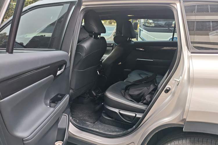 Used Toyota Crown Kluger 2023 2.5L HEV Four-Wheel Drive Luxury Edition Left Rear Seat