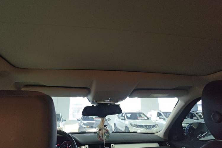 Used Land Rover Range Evoque 2018 240 PS SE Smart Brilliance Edition Headliner