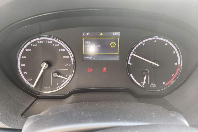 Used Qoros 3 2015 Urban SUV 1.6T Automatic Xuan Dong Party Edition Odometer Close Up