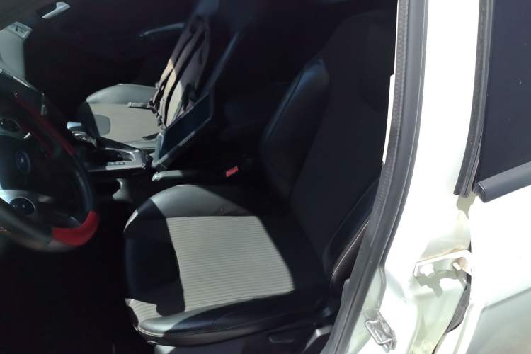 Used Ford Focus 2012 Sedan 1.6L Automatic Fashion Edition