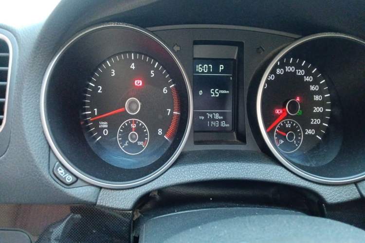 Used Volkswagen Golf 2012 1.4 TSI Automatic Comfort Edition Odometer Close Up