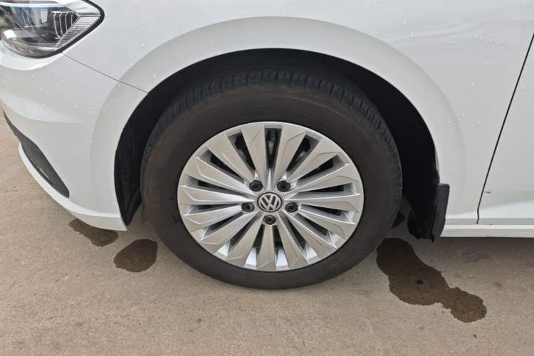 Used Volkswagen Lavida 2018 1.5L Automatic Comfort Edition China V Standard Left Front Wheel Hub