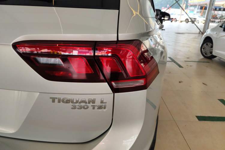 Used Volkswagen Tiguan L 2019 330TSI Automatic Two-Wheel Drive Luxury Edition China V Standard Right Rear Taillight