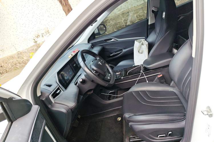 Used NETA U 2022 Zhi 400 Lithium Iron Phosphate Left Front Seat