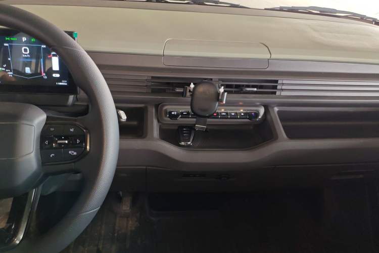 Used Farizon Xingxiang V 2025 Star Enjoy V7E Functional Edition Smart Edition Xuanwu 51.4 kWh Audio And AC Panel