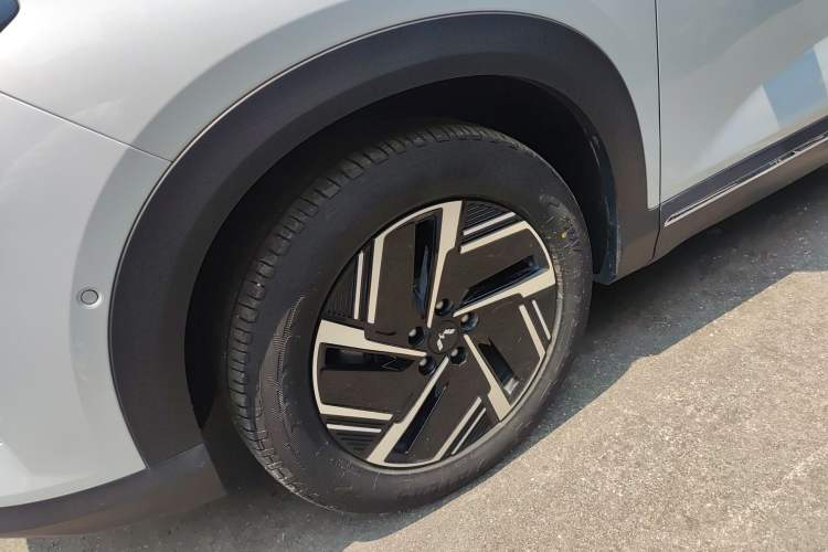 Used Wuling Xingguang S 2025 Model 510 km Flagship Version Left Front Wheel Hub