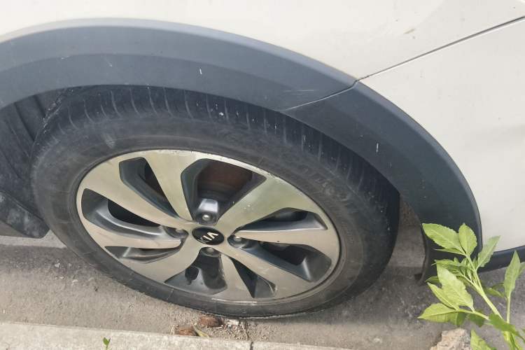 Used Kia KX Cross 2018 1.6L Automatic Dynamic Sunroof Version Right Front Wheel Hub