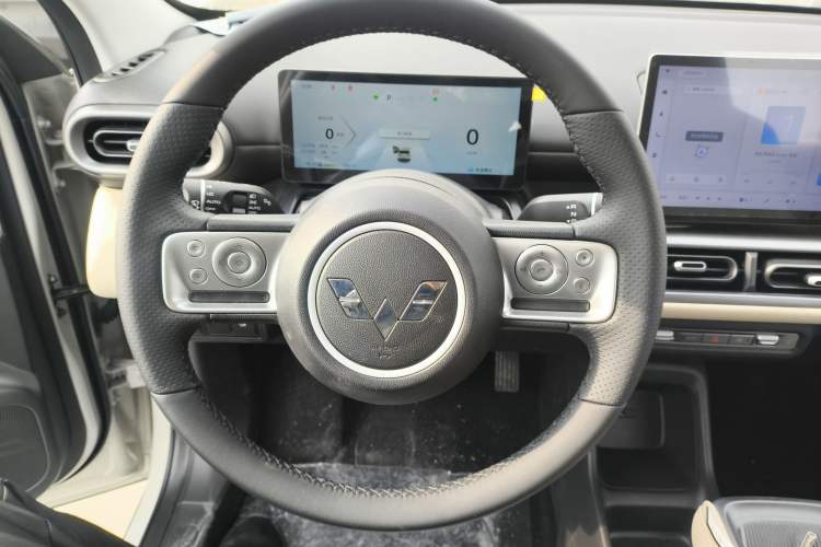 Used Wuling Bingo PLUS 2024 330 km Range Five-Seater Version
