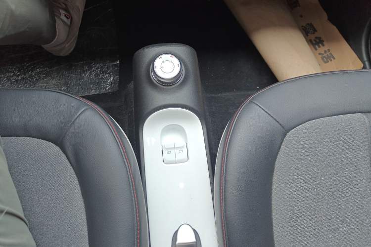 Used Wuling Hongguang MINIEV 2022 GAMEBOY 300km Enthusiast Model with Lithium Iron Phosphate Gear Lever