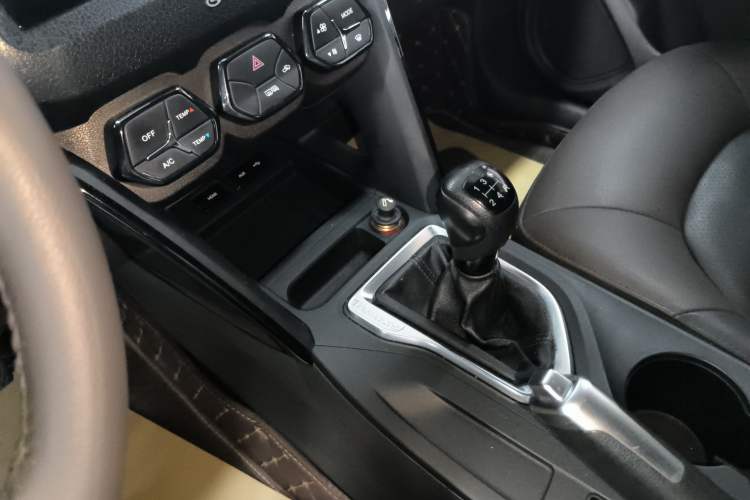 Used GAC Trumpchi GS4 2015 200T Manual Luxury Edition Gear Lever