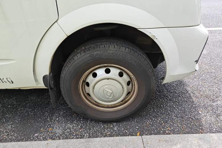 Used SAIC MAXUS Xintu V80 2021 2.0T Manual Classic City Delivery King Short Wheelbase Mid-Roof Design 3 Seats
