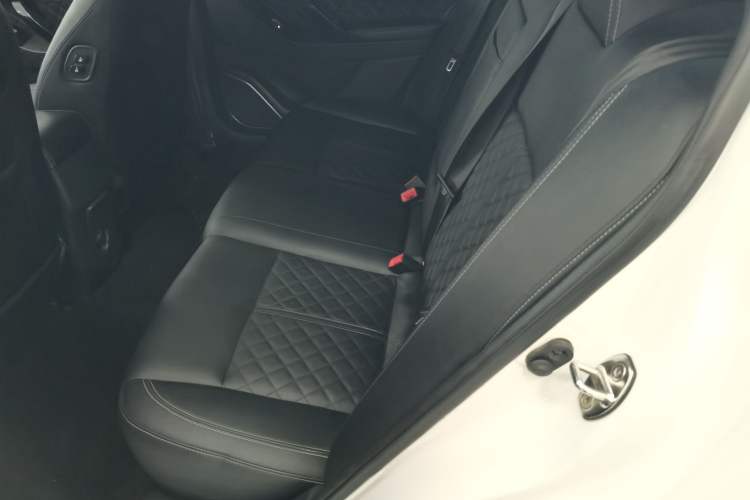 Used Zotye Z500 2016 1.5T Manual Luxury Edition Left Rear Seat