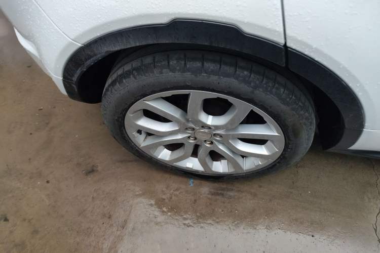 Used Land Rover Range Evoque 2015 2.0T 5-Door Ignite Edition Right Rear Wheel Hub