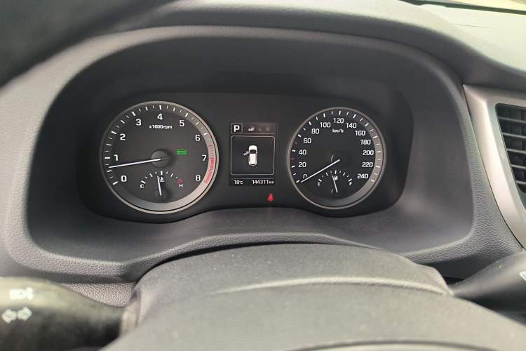 Used Hyundai Tucson 2015 1.6T Dual-Clutch Two-Wheel-Drive Smart Model Instrument Cluster