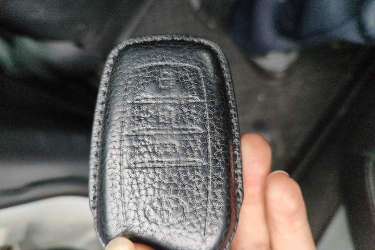 Used Toyota Camry 2018 2.5G Luxury Edition Vehicle Key