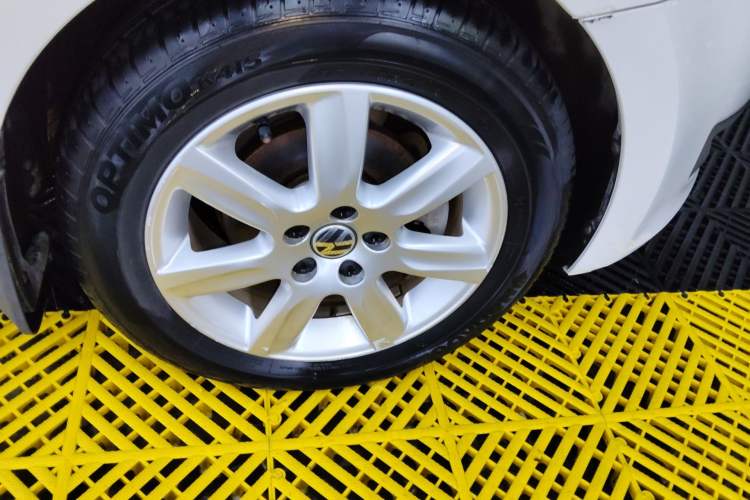 Used Volkswagen Polo 2013 1.4L Manual Comfort Edition Right Front Wheel Hub