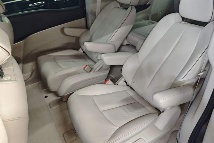 Used Buick GL8 2021 Land Cruiser Executive Class 652T Smart Luxury Model Left Rear Seat