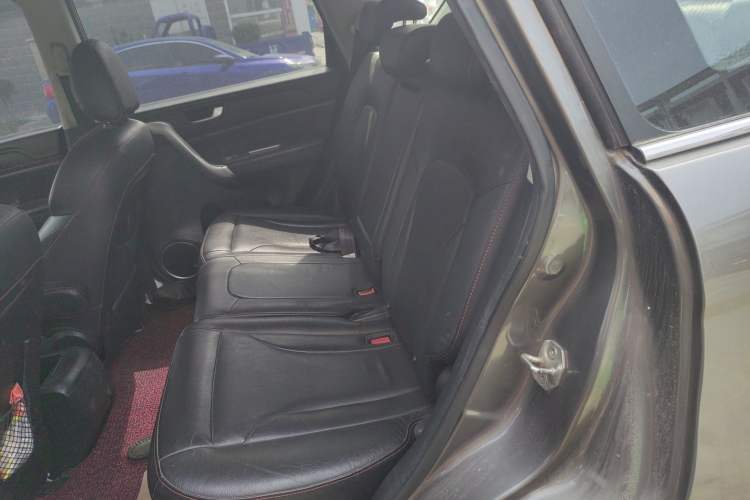 Used Haval H6 2014 Sport Edition 2.0T Diesel Manual Two-Wheel-Drive Elite Model Left Rear Seat
