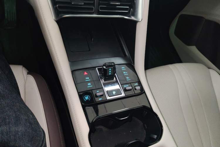 Used BYD Song PLUS New Energy 2025 DM-i Smart Drive 112KM Prestige Model Gear Lever