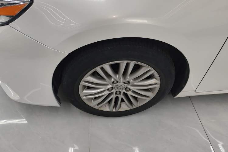 Used Lexus ES 2015 200 Comfort Edition Left Front Wheel Hub