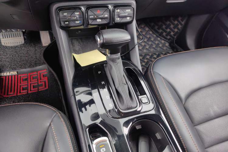 Used GAC Trumpchi GS3 2017 200T Automatic Luxury Edition Gear Lever