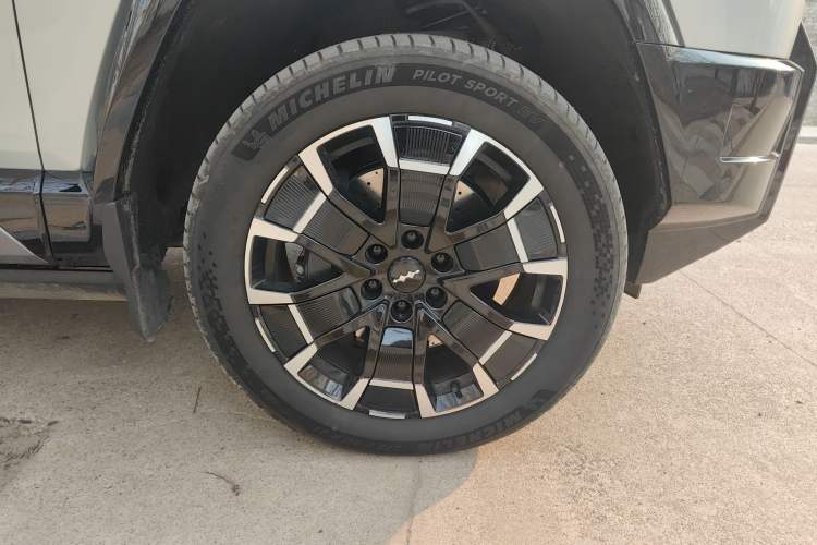 Used Formula Leopard 8 2025 Smart & Brave Flagship Edition 7 Seats