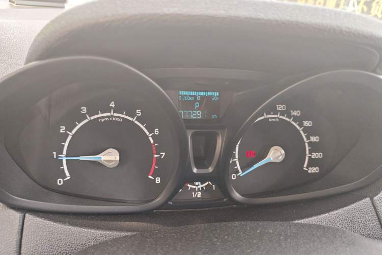 Used Ford EcoSport 2013 1.5L Automatic Fashion Model Odometer Close Up