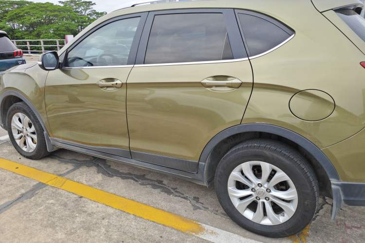 Used GAC Trumpchi GS5 Super 2015 2.0L Automatic Two-Wheel Drive Elite Edition Exterior 3