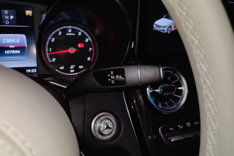 Used Mercedes-Benz C-Class 2017 Facelift C 200 L Sport Edition Gear Lever