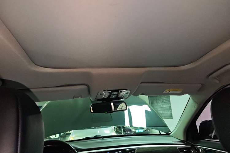 Used GAC Trumpchi GS8 2017 320T Two-Wheel Drive Luxury Smart Connectivity Version (7 Seats) Headliner