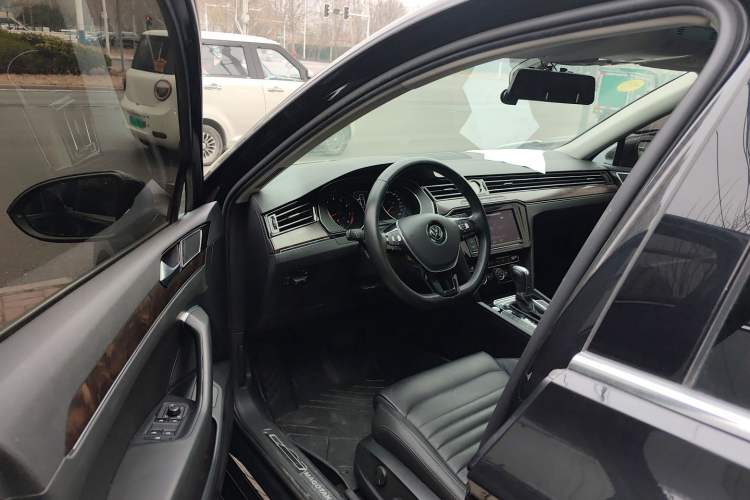 Used Volkswagen Magotan 2019 330TSI DSG Luxury Version China VI Standard Driver Seat