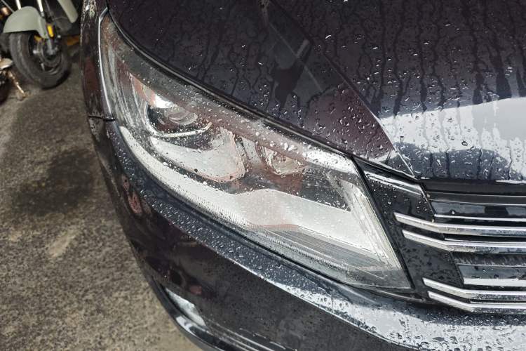 Used Volkswagen Tiguan 2015 1.8TSI Automatic All-Wheel-Drive Luxury Model Right Front Headlight