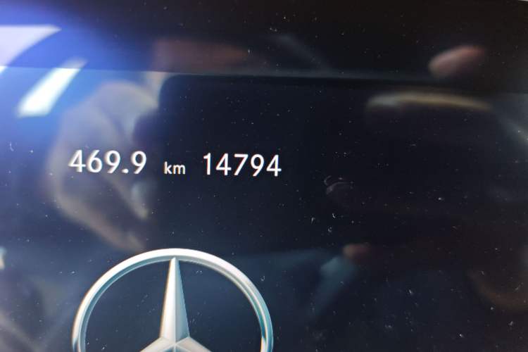 Used Mercedes-Benz Maybach S-Class 2020 S 450 4MATIC Odometer Close Up