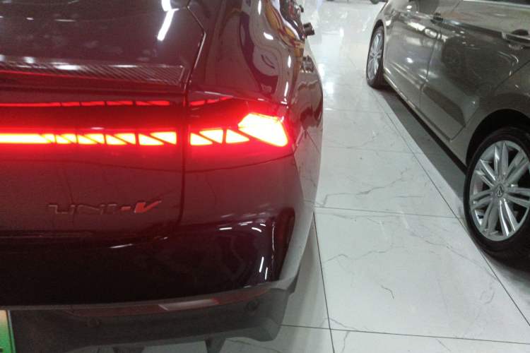 Used Changan UNI-V iDD 2024 Blue Whale Smart Electric iDD 136km Luxury Model