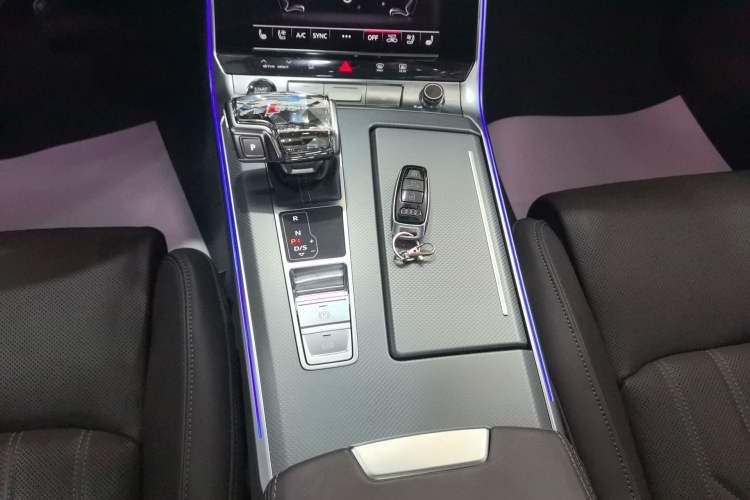 Used Audi A7L 2024 45TFSI quattro S-line Visionary Edition Flow Crystal Package