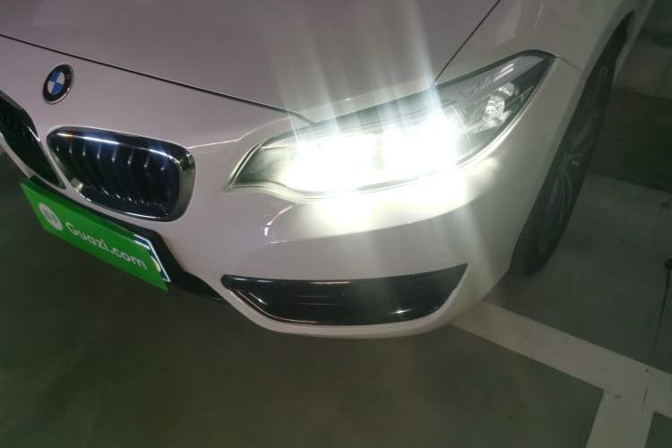 Used BMW 2 Series (Import) 2018 220i Convertible Coupe Sports Design Package
