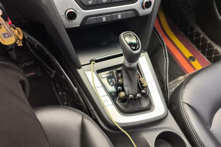 Used Hyundai Elantra (6th Generation / Lingdong) 2016 1.6L Automatic ZhiXuan – Elite Version Gear Lever