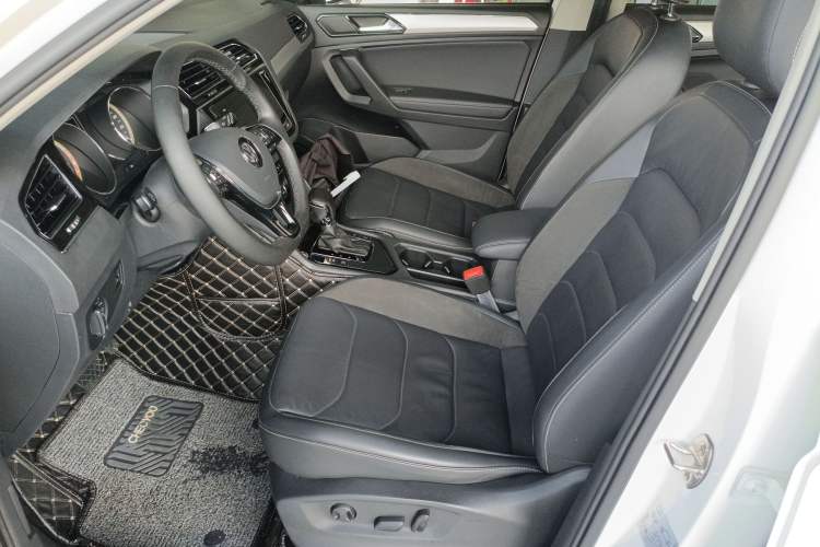 Used Volkswagen Tiguan L 2020 330TSI Automatic Two-Wheel Drive Smart Luxury Edition China VI Standard Left Front Seat