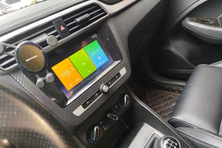 Used MG ZS 2018 1.5L Manual Elite Edition China V standard Audio And AC Panel