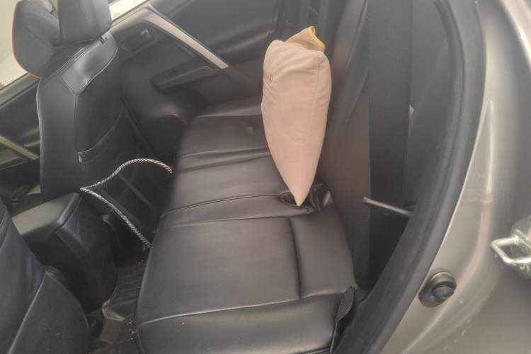 Used Toyota RAV4 2015 2.0L CVT Two-Wheel Drive Fashion Edition
