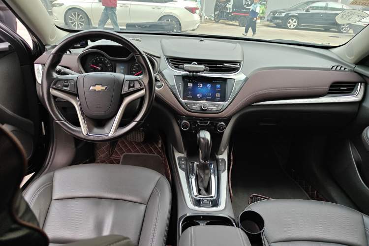 Used Chevrolet Malibu 2018 530T Automatic Luxury Edition Center Console