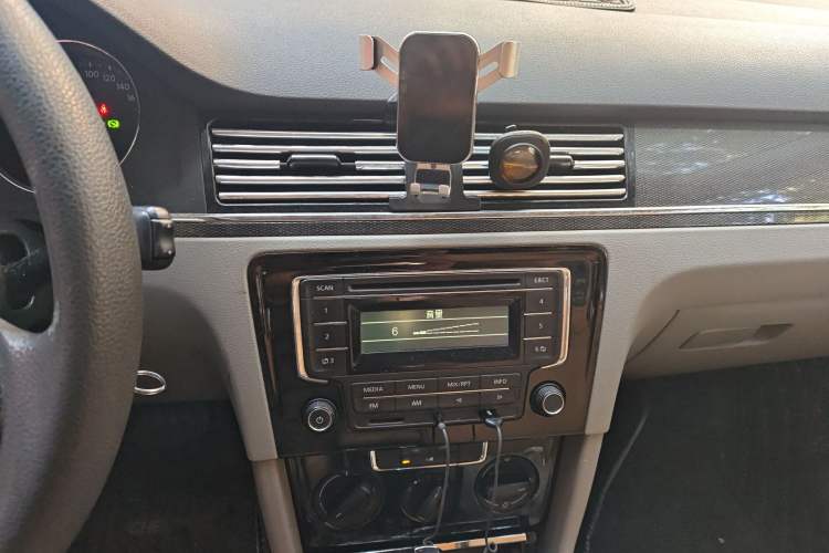 Used Volkswagen Bora 2013 1.6L Automatic Fashion Model
