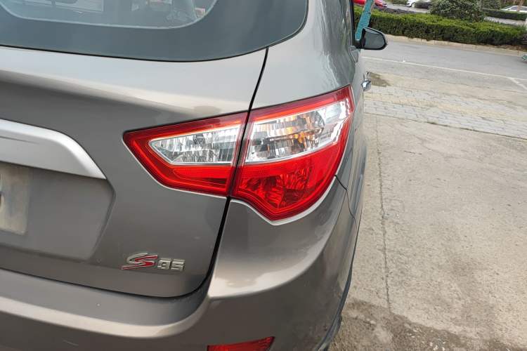 Used Changan CS35 2014 1.6L Automatic Luxury Model China IV Standard
