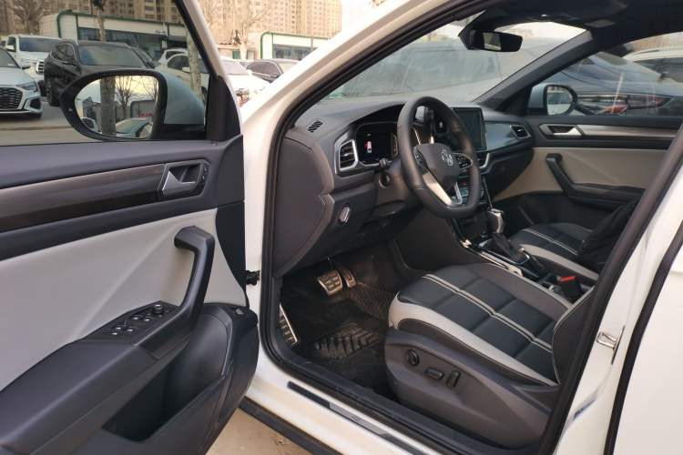 Used Volkswagen T-ROC 2025 300TSI DSG Two-Wheel Drive Chen Guang Edition