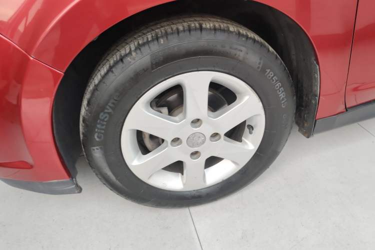 Used Venucia R50 2014 1.6L Automatic Splendid Edition
