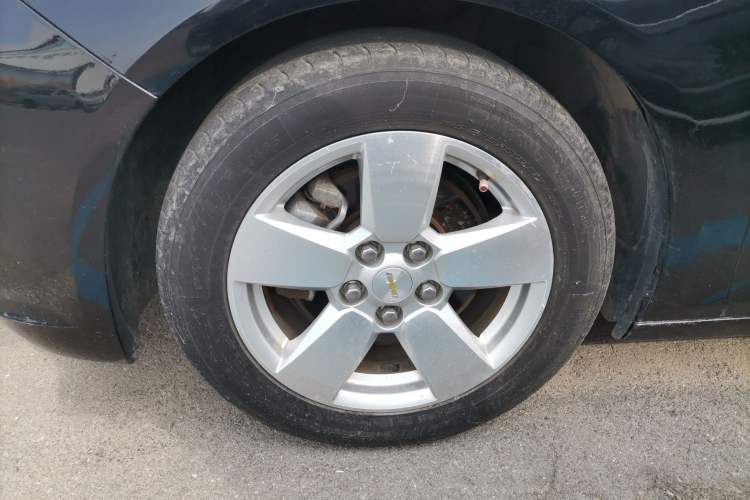 Used Chevrolet Malibu 2014 1.6T Automatic Comfort Edition Left Front Wheel Hub