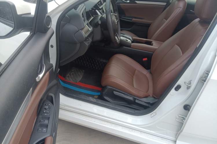 Used Honda Civic 2016 220TURBO CVT Luxury Edition Driver Seat