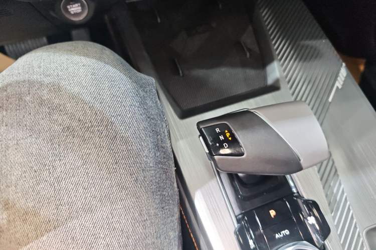 Used Oshan Z6 2023 Blue Whale 1.5T DCT Smart-Led City Edition
